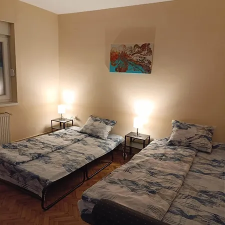 Entire House 80M2 Apartment *